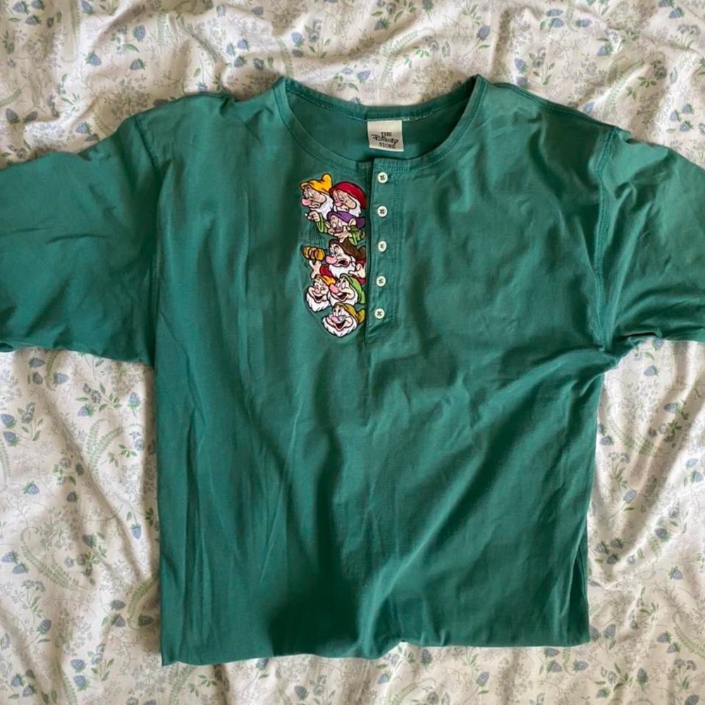 Vintage authentic Disney the seven dwarfs tee